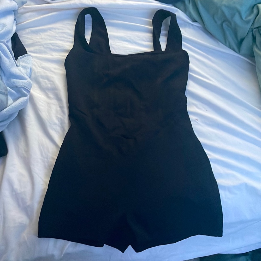 Black Fashion Nova Romper. Size: L